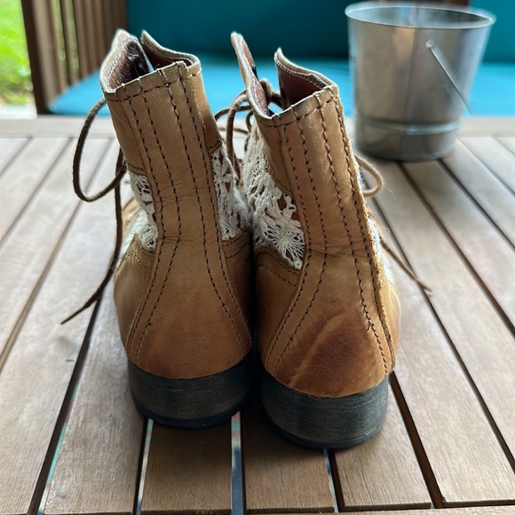 Steve Madden tan leather with lace boots! Excellent condition! Size 7.5 - Picture 5 of 7